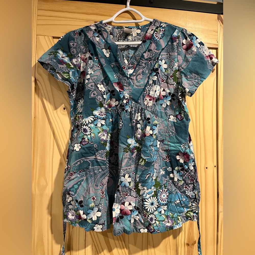 Maternity scrub top ✨HOST PICK✨